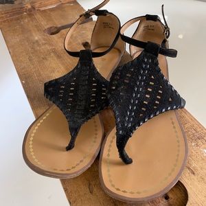 Report sandals